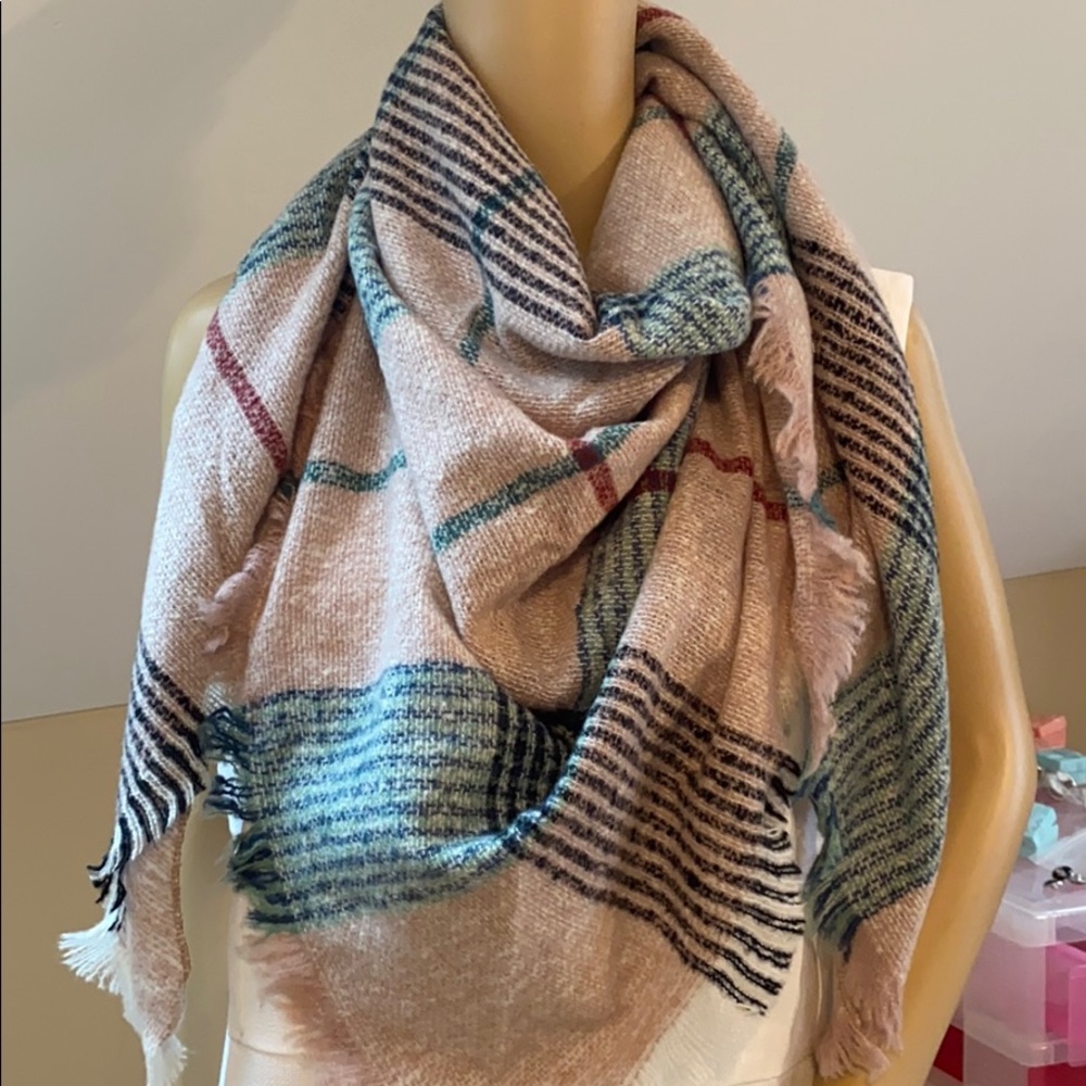Triangle Blanket Scarf - Picture 2 of 4